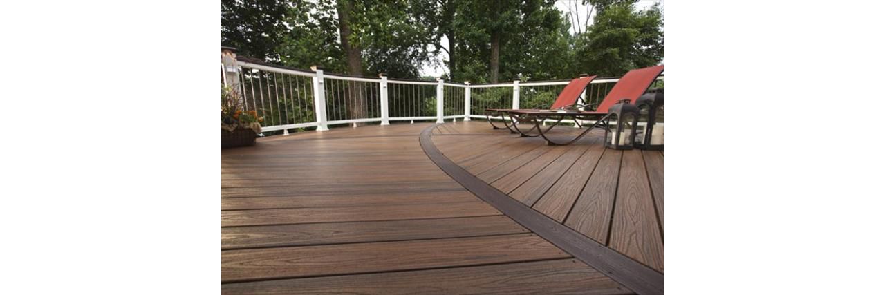 Trex Curved Deck. Curved accent Trex Vintage Lantern inlay.