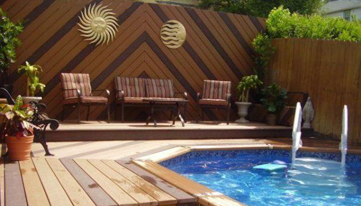 TWO TONE TIKI TORCH & SPICED RUM PRIVACY WALL