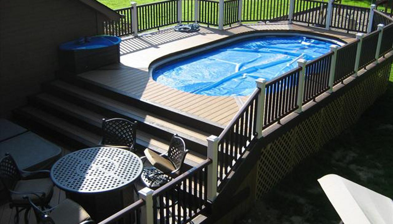 Trex Enhance in Beachdune with Transcend Railing