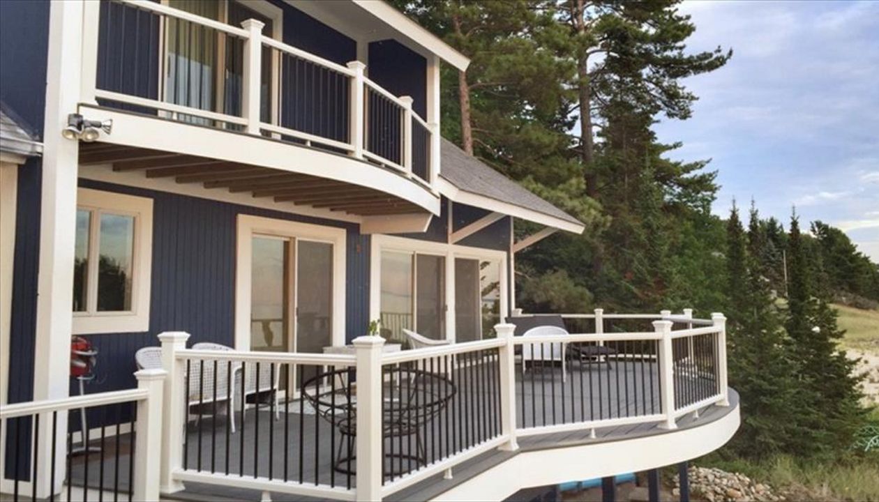 Trex Enhanced Clamshell