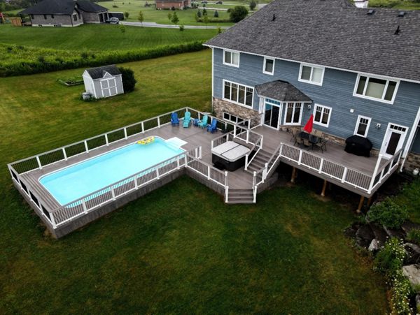 Trex Enhance Rocky Harbor with matching Trex Cocktail Railing. Contact Align Decking today for your custom composite decking needs. Servicing Durham Region, Kawartha Lakes, and the Barrie & Orillia areas.