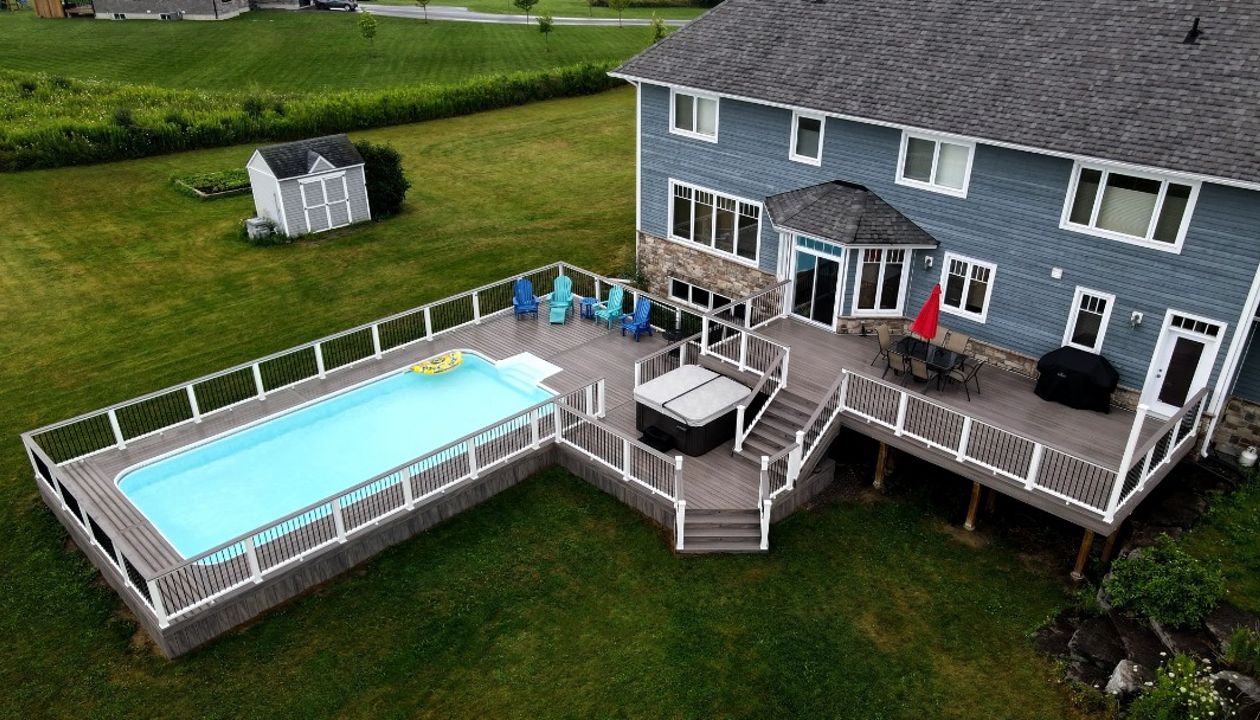Trex Enhance Rocky Harbor with matching Trex Cocktail Railing. Contact Align Decking today for your custom composite decking needs. Servicing Durham Region, Kawartha Lakes, and the Barrie & Orillia areas.