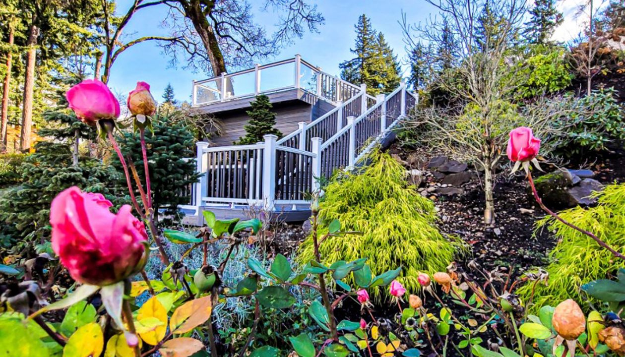 rex Island Mist Transcend with White Glass railing Deck