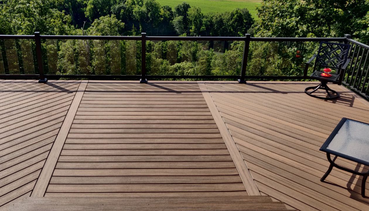 Great design with Toasted Sand and Glass Baluster Railing done in Waynesville, MO