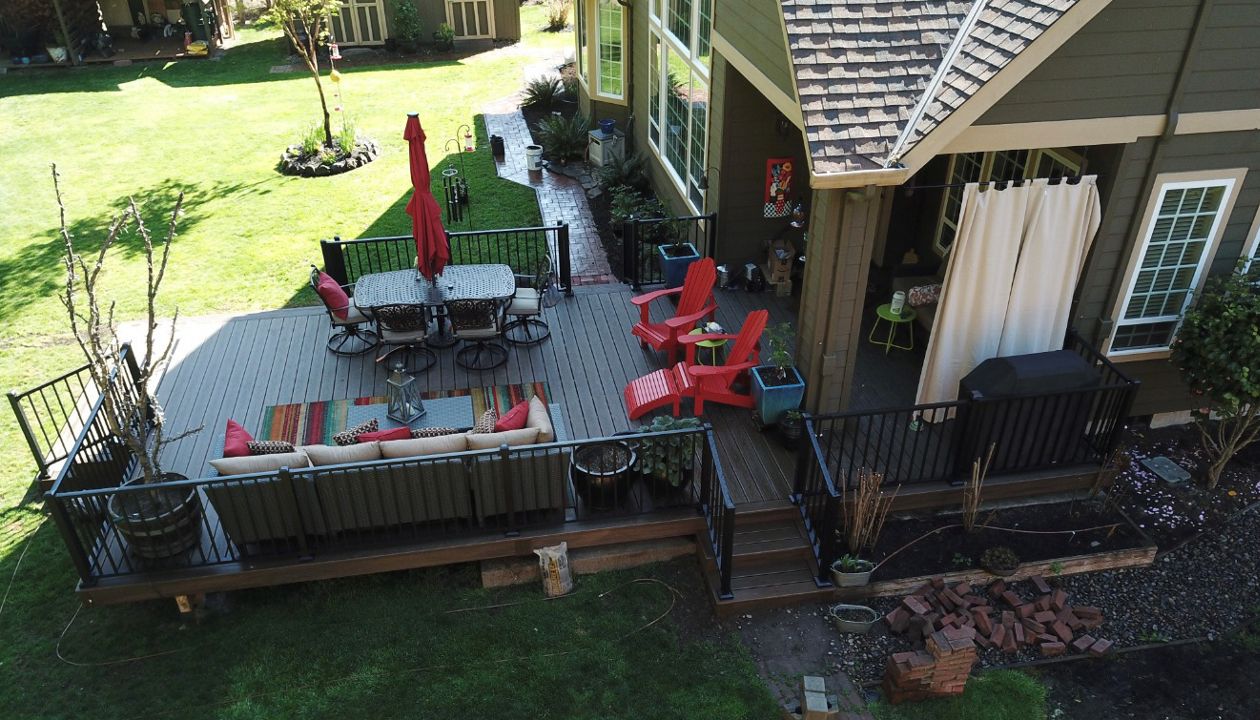 Molalla, OR Trex Deck featuring Trex Spiced Rum with Trex Signature black railing