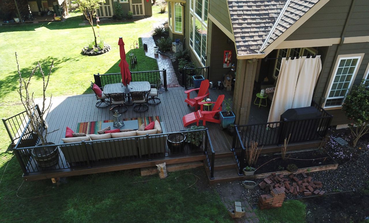Molalla, OR Trex Deck featuring Trex Spiced Rum with Trex Signature black railing