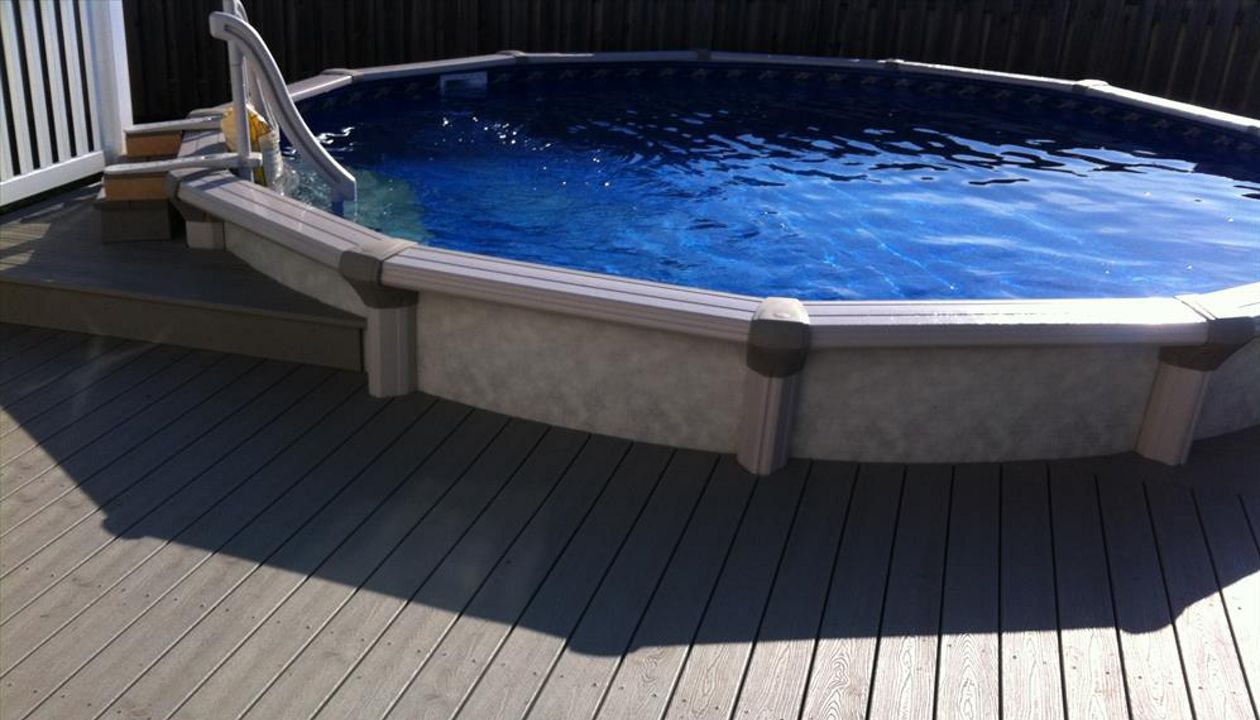 Pool deck in Gravel Path