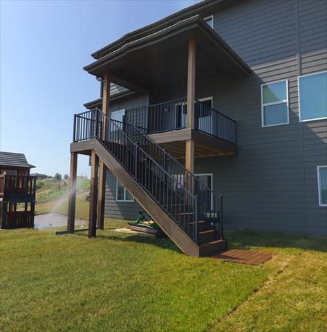 Trex Transcend Spiced Rum composite deck and Reveal railing