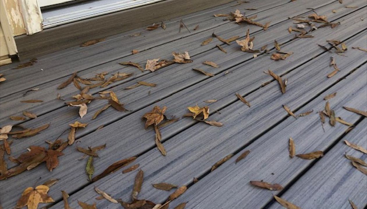 Trex Enhance Naturals Rocky Harbor with Trex Universal Hideaway clips helps showcase the beauty of these tropical finish decking boards!