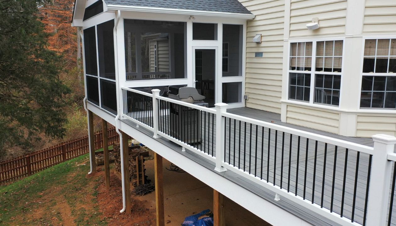 Trex Transcend Island Mist with Select Railing - Charlottesville