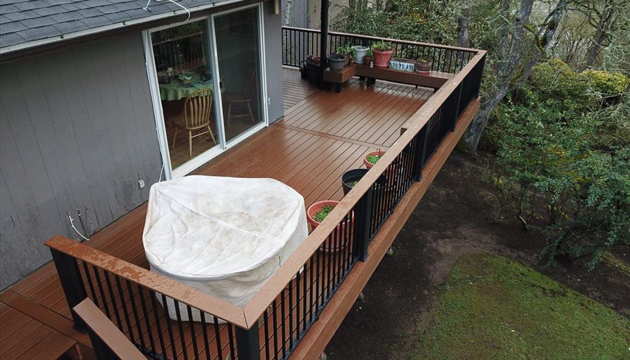 Trex Enhance Basics Deck with Trex Signature Aluminum railing with the “cocktail” rail.
