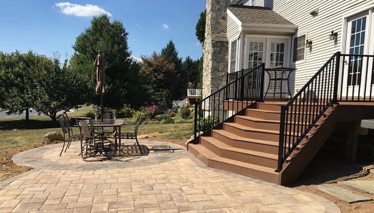 Trex Enhance Beach Dune With Saddle Stairs in Sinking Spring