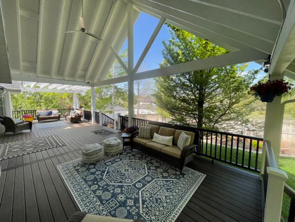 South Jordan Deck Trex Spiced Rum and Trex Vintage lantern railing