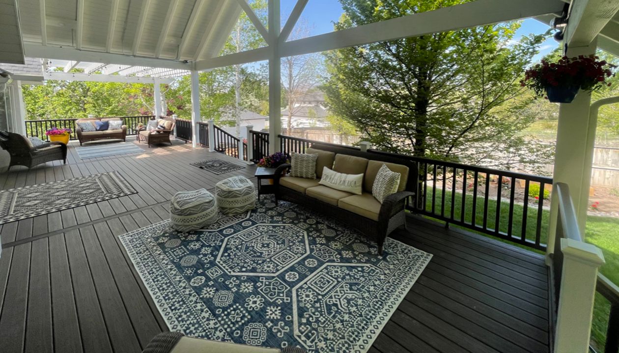 South Jordan Deck Trex Spiced Rum and Trex Vintage lantern railing