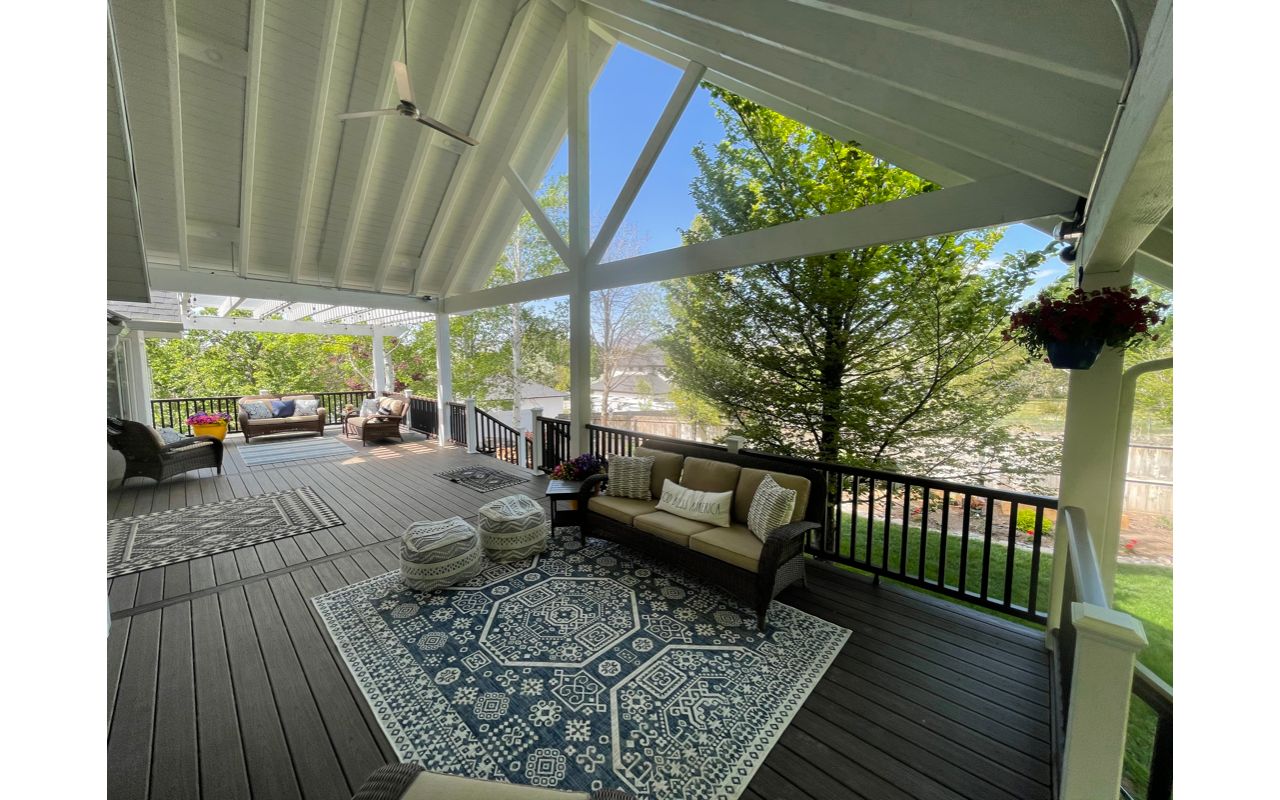 South Jordan Deck Trex Spiced Rum and Trex Vintage lantern railing