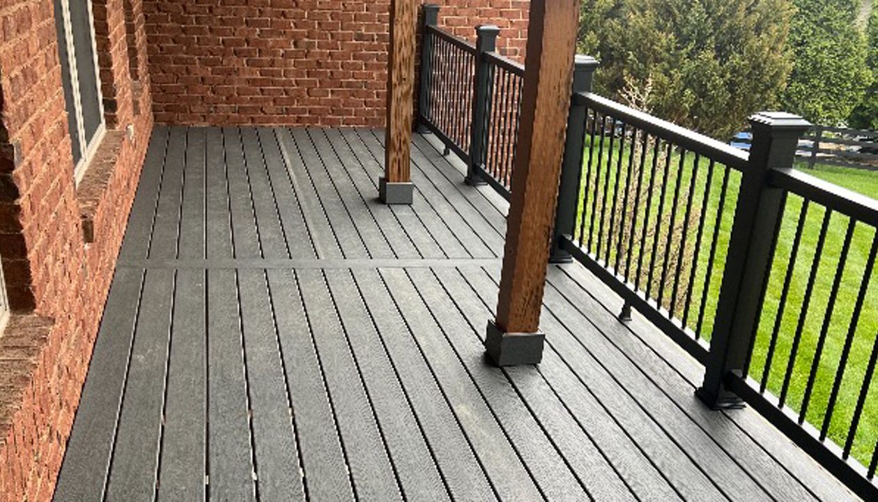 10x26 Clam Shell Deck with Black Rail