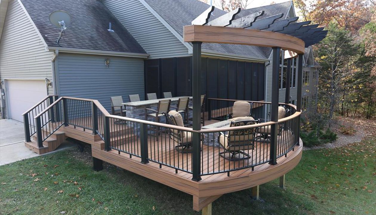 Trex Transcend Deck with Custom Pergola