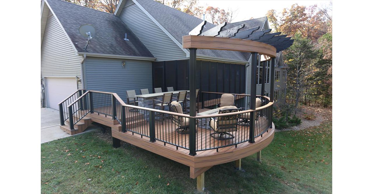 Trex Transcend Deck with Custom Pergola