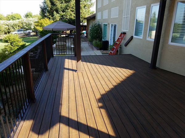 Custom Trex Deck - Spiced Rum with Vintage Lantern boarder. Newcastle, CA