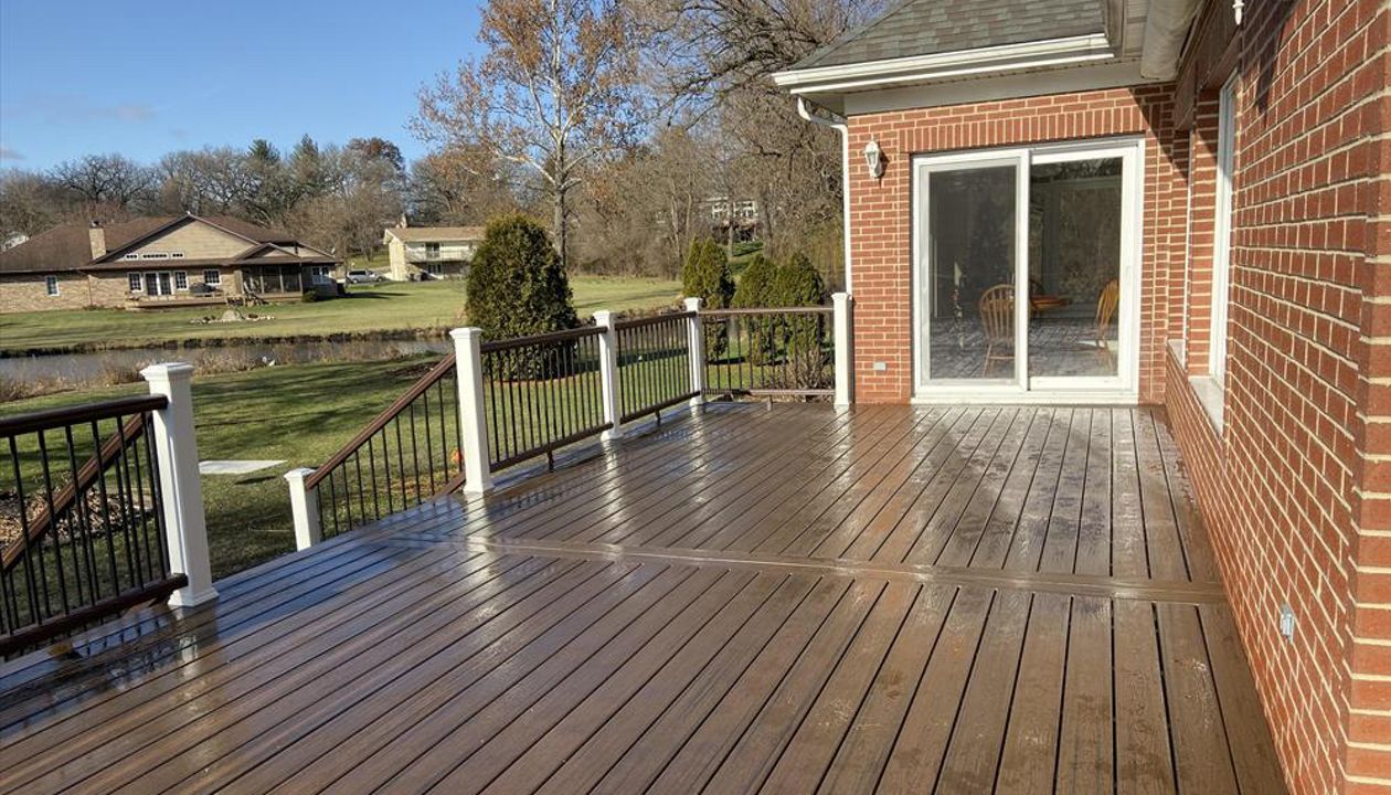 Spiced Rum_Vintage Lantern Railings_White Post Sleeves