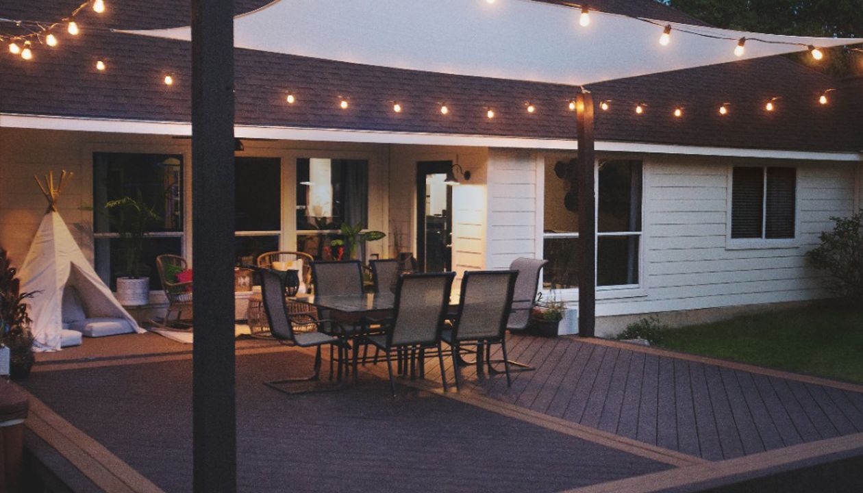 Trex Select Woodlawn Brown with Havana Gold Border