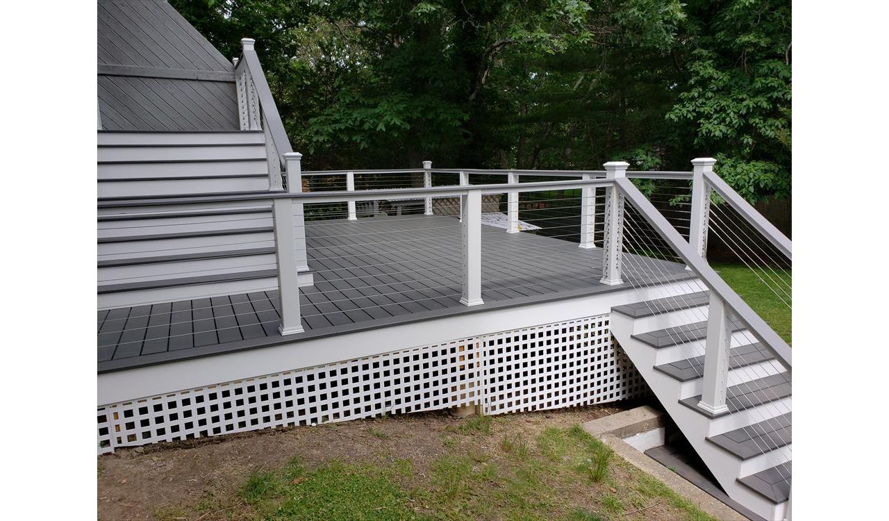 Trex Enhance in ClamShell. Stainless Cable railings