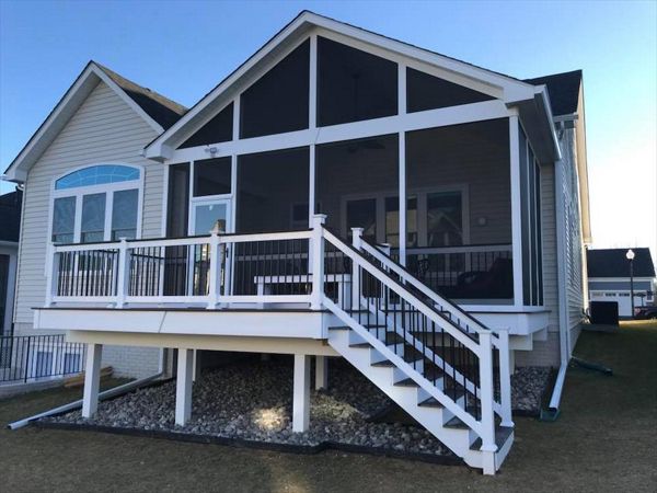 Trex Select Woodland Brown porch with grill platform