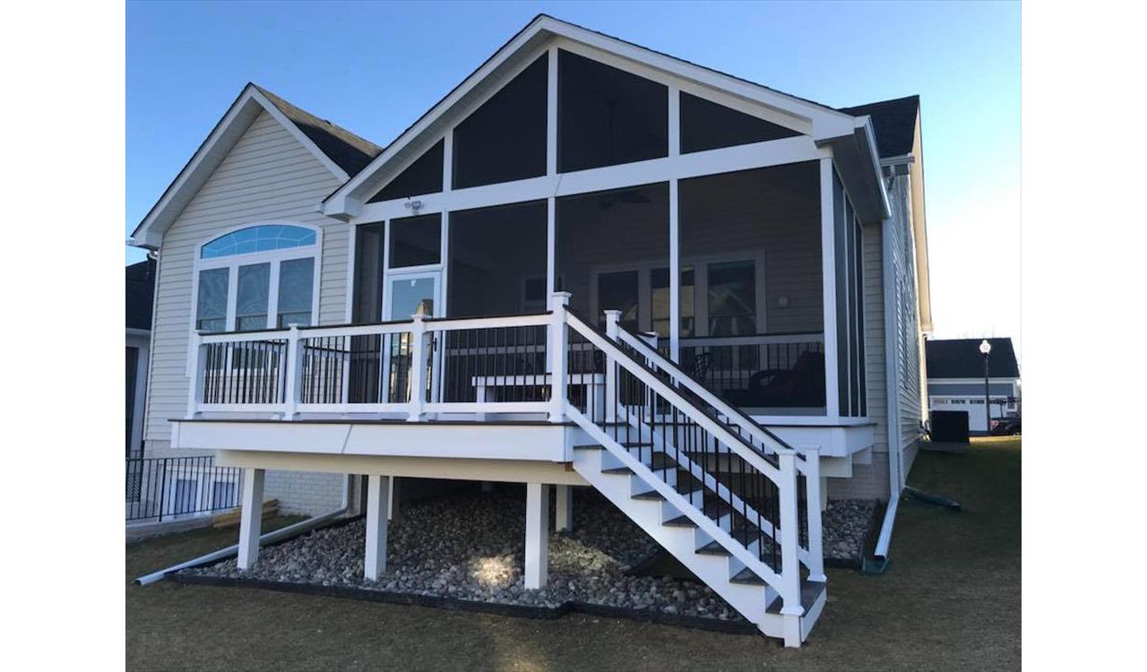 Trex Select Woodland Brown porch with grill platform