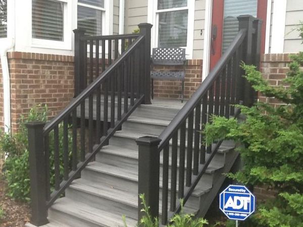Combo of Island Mist decking with Transcend Black Rails