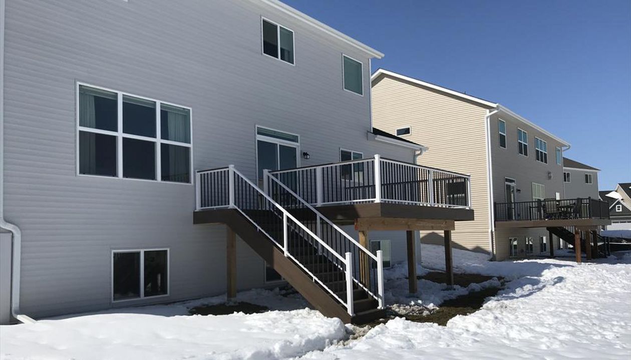 Dayton, MN deck with Trex Transcend Spiced Rum decking