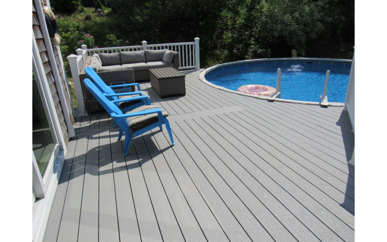 TrexSelect color Pebble Grey and Transcend Railing color Classic White