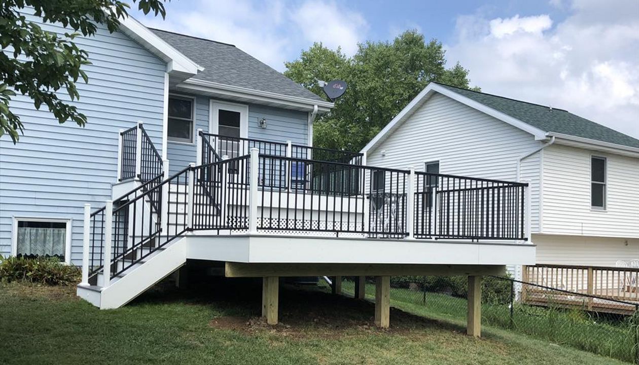 TREX TRANSCEND DECKING (ISLAND MIST & WHITE)