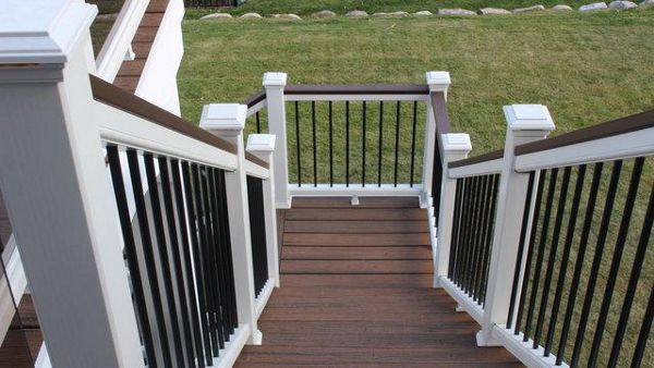 Trex decking in Spiced Rum with Trex railing - Eden Prairie