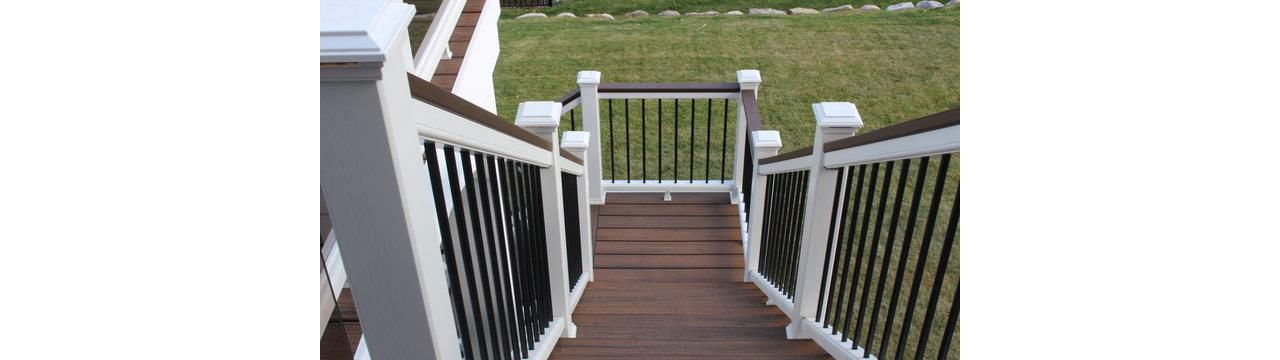 Trex decking in Spiced Rum with Trex railing - Eden Prairie