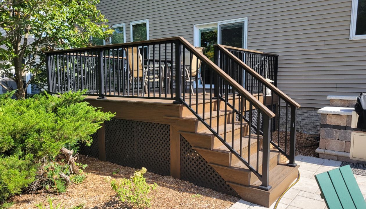 Trex Transcend Havana Gold decking with black Trex Signature railing