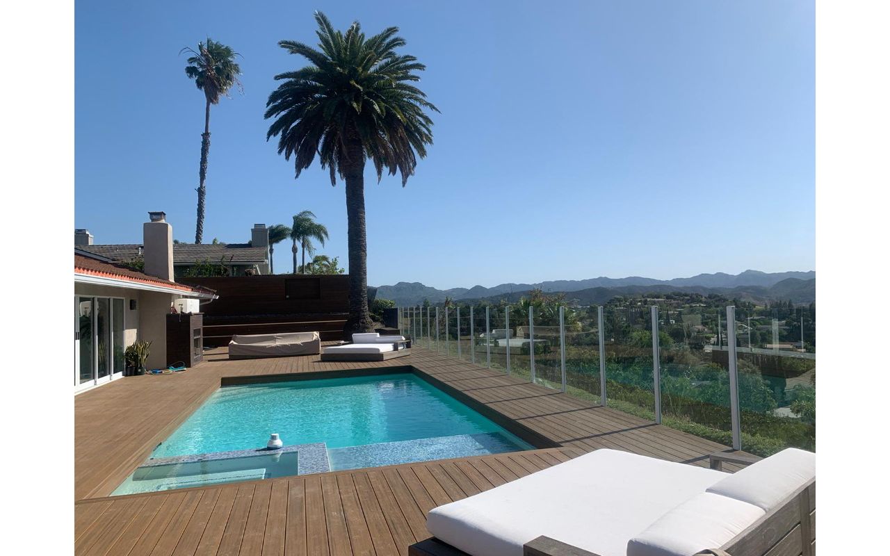 2,000 sqft trex deck and fence