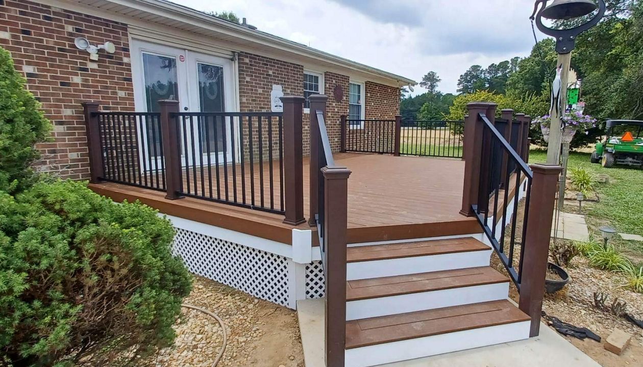Great new Trex Enhance Basics Saddle deck with Signature Black Handrails and Vintage Lantern Posts in Dunn, NC