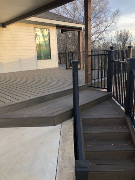 Trex Enhance Coastal Bluff Decking w/Trex Signature Railing
