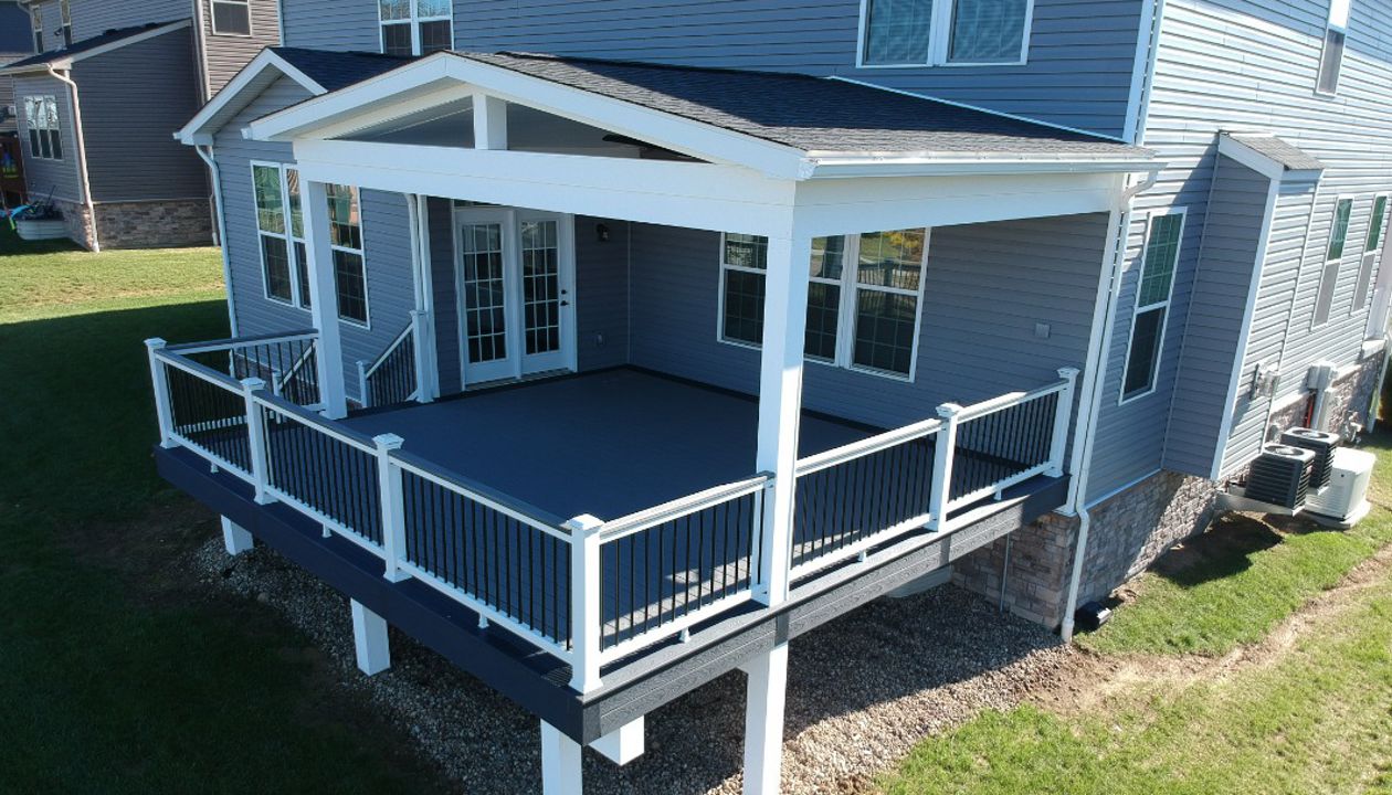 Partially covered Pebble Gray and Winchester Gray deck. Select rail with Island Mist 2x4 cocktail rail top