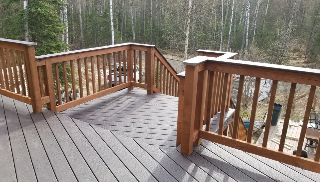 Trex select in woodland brown decking and railing cap