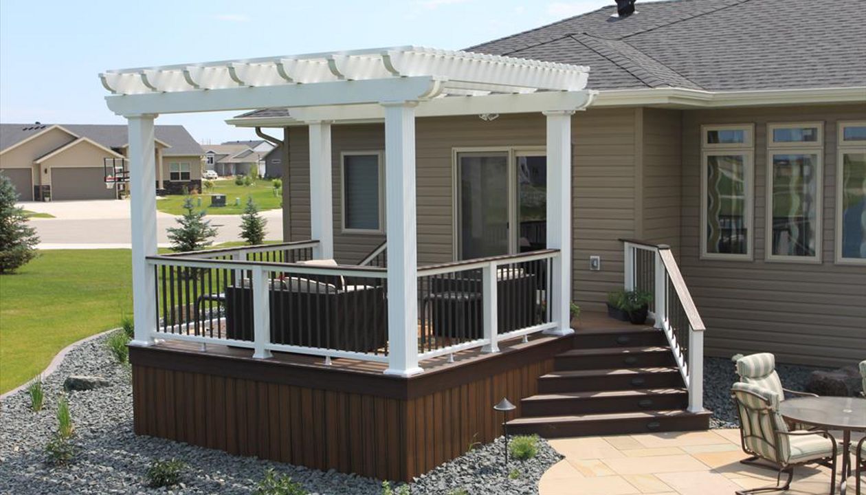 Spiced Rum with Vintage Lantern Border, Fascia, and Risers