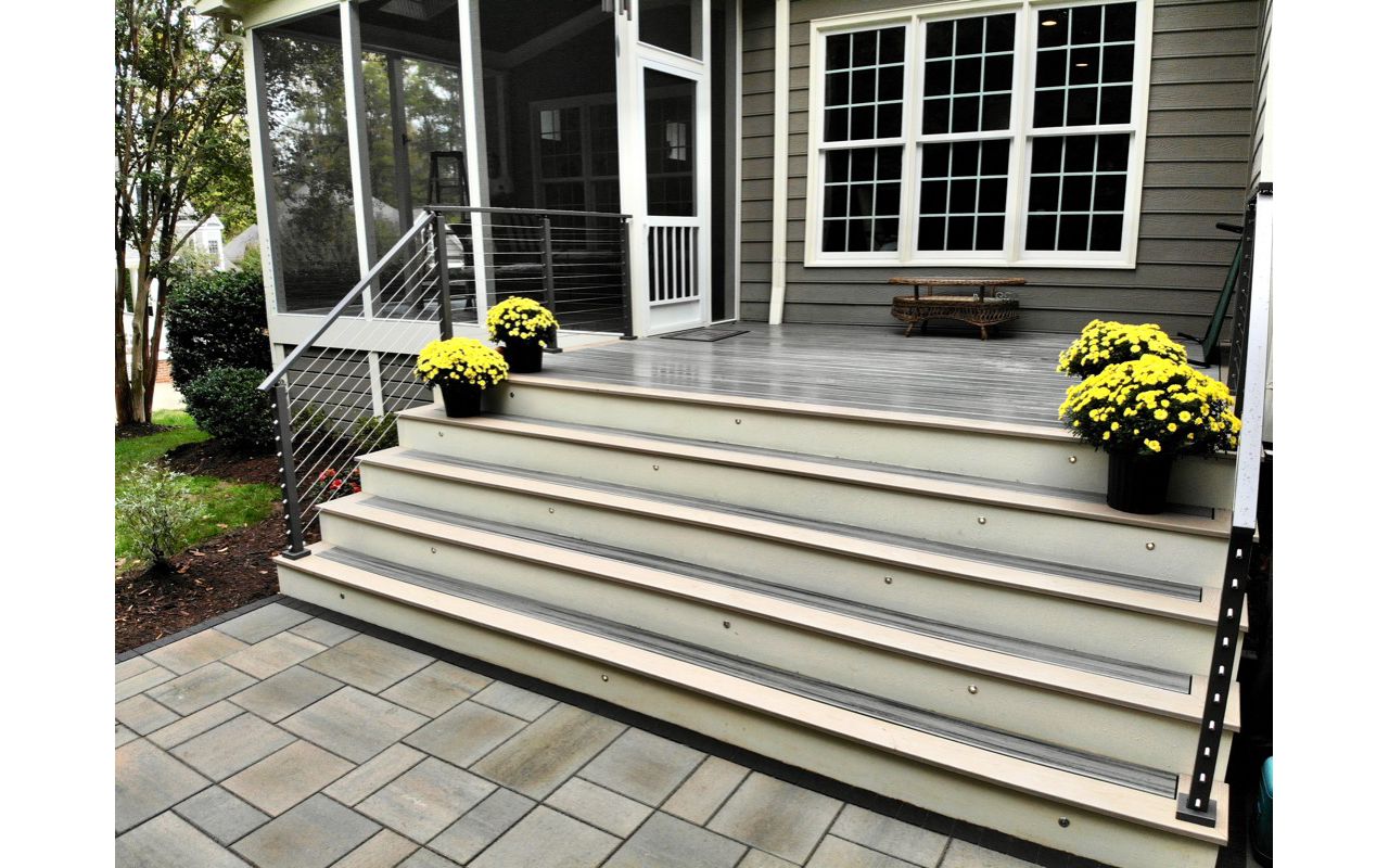 Transcend Gravel Path decking with Rope Swing border.