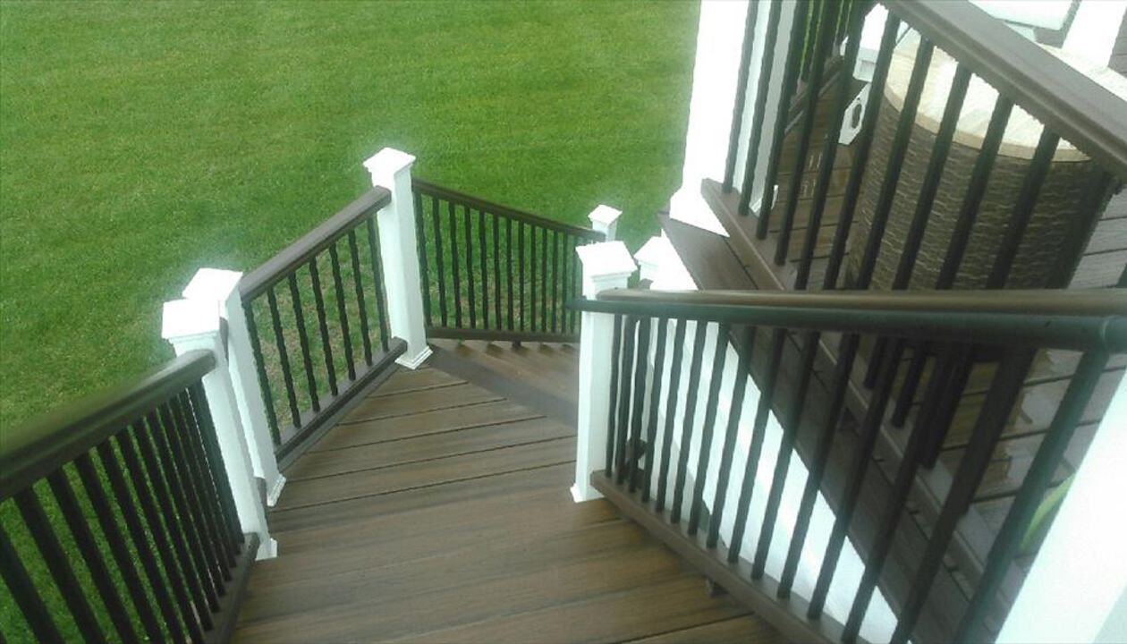 Transcends Tropical Decking With Crown Top Railing