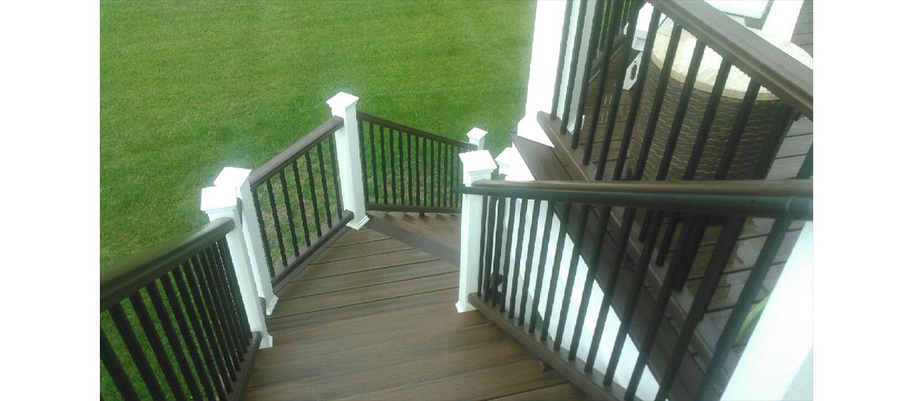 Transcends Tropical Decking With Crown Top Railing