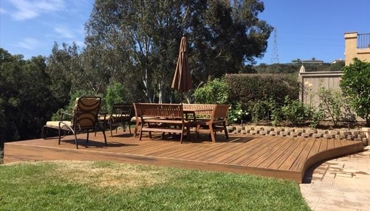 Trex Havana Gold decking with radius edge, Carlsbad, CA