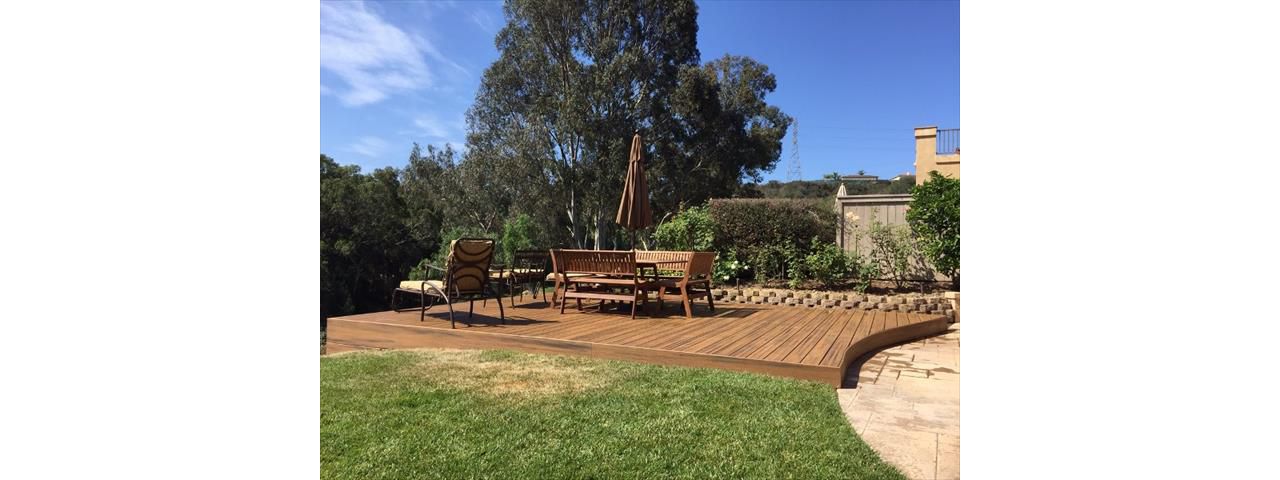 Trex Havana Gold decking with radius edge, Carlsbad, CA