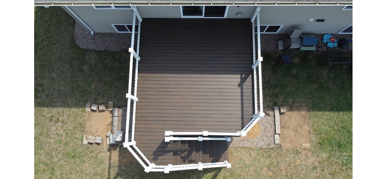 Pulaski - Spiced Rum Decking, Transcend White Railing