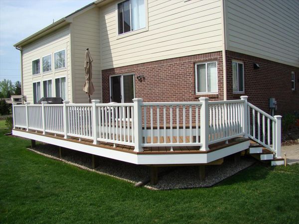 Trex deck and porch in South Lyon, Michigan