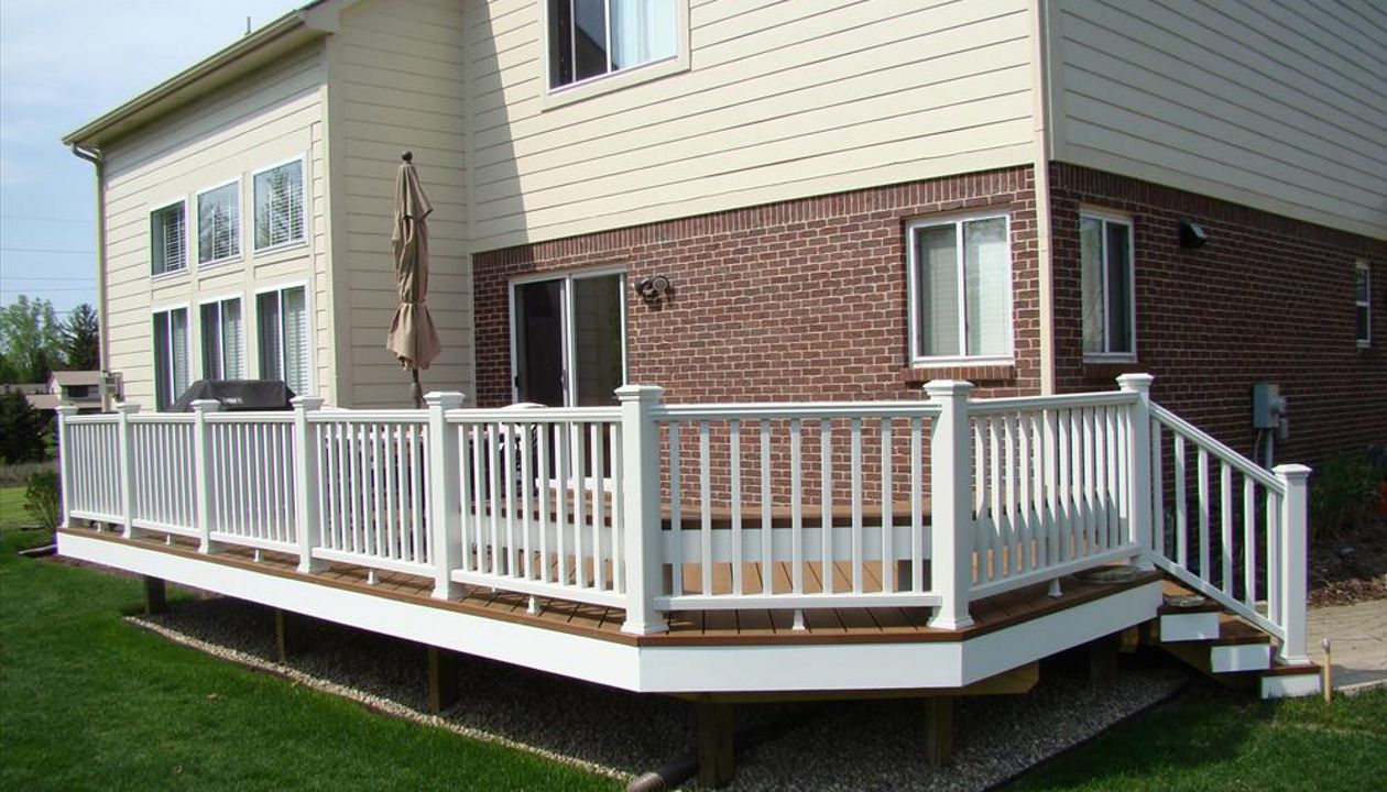 Trex deck and porch in South Lyon, Michigan