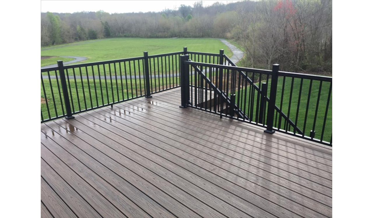 Trex Transcend Spiced Rum deck is the star of the show in this perfect outdoor environment